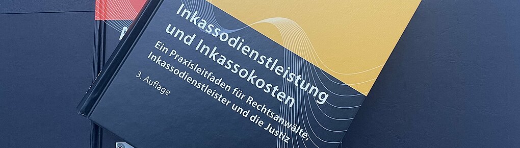 Zwei Bücher von Frank-Michael Goebel versetzt übereinander gelegt. Das obere trägt den Titel "Inkassodienstleistung und Inkassokosten"
